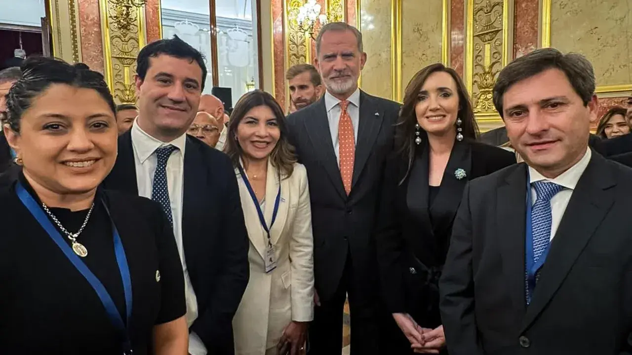 Maximiliano Abad junto al Rey de España, Felipe VI