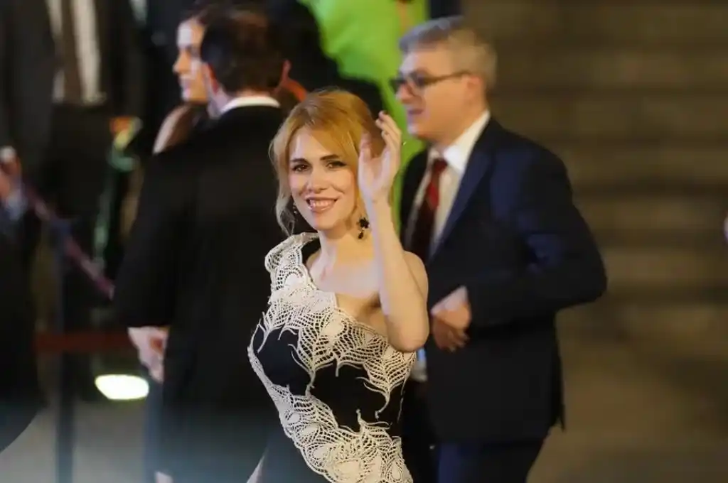 Ni los medios, ni los usuarios de las redes sociales con cámaras impidieron que Lemoine haga de las suyas.