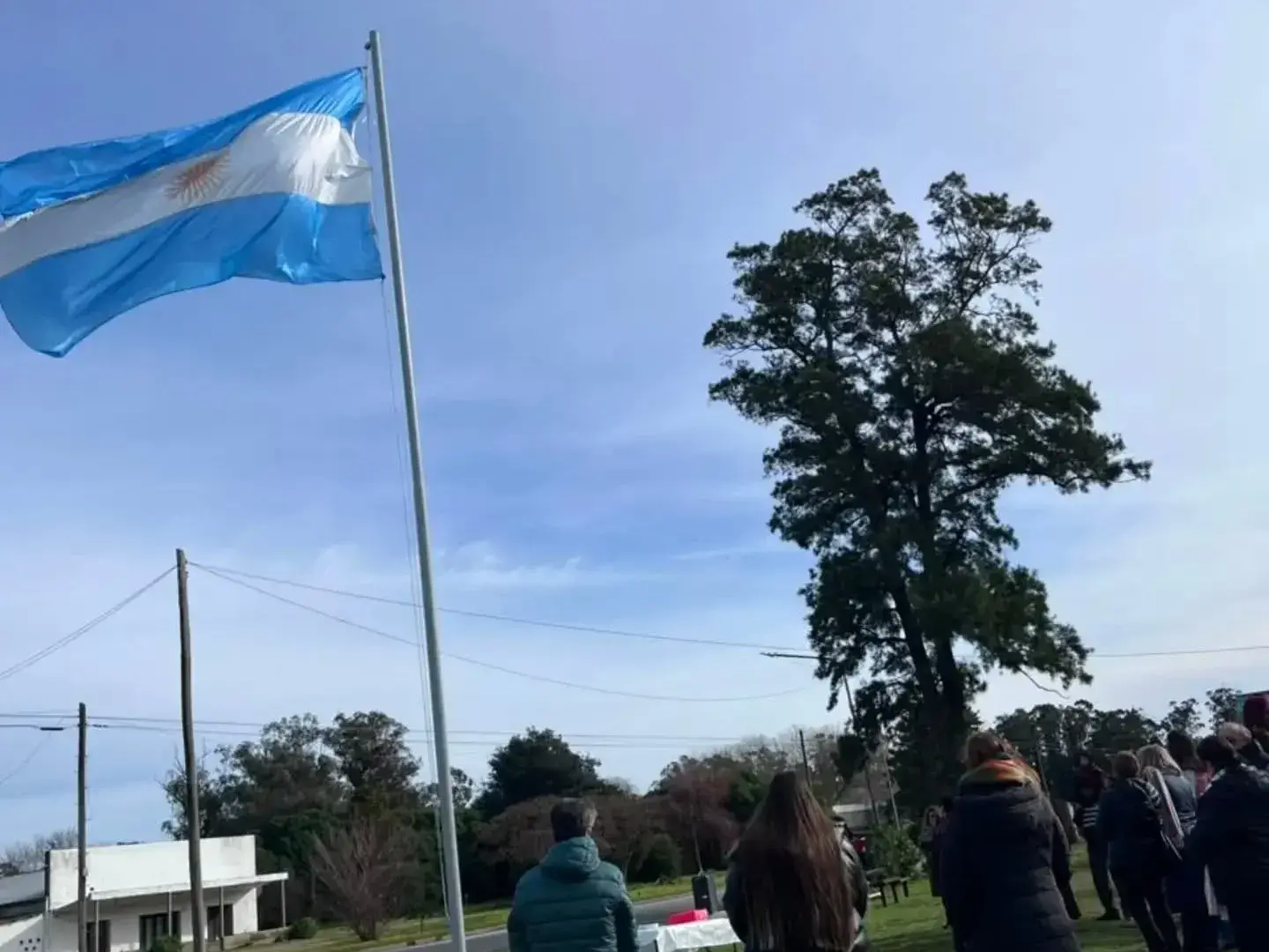 Inauguración. Del mástil en Pieres