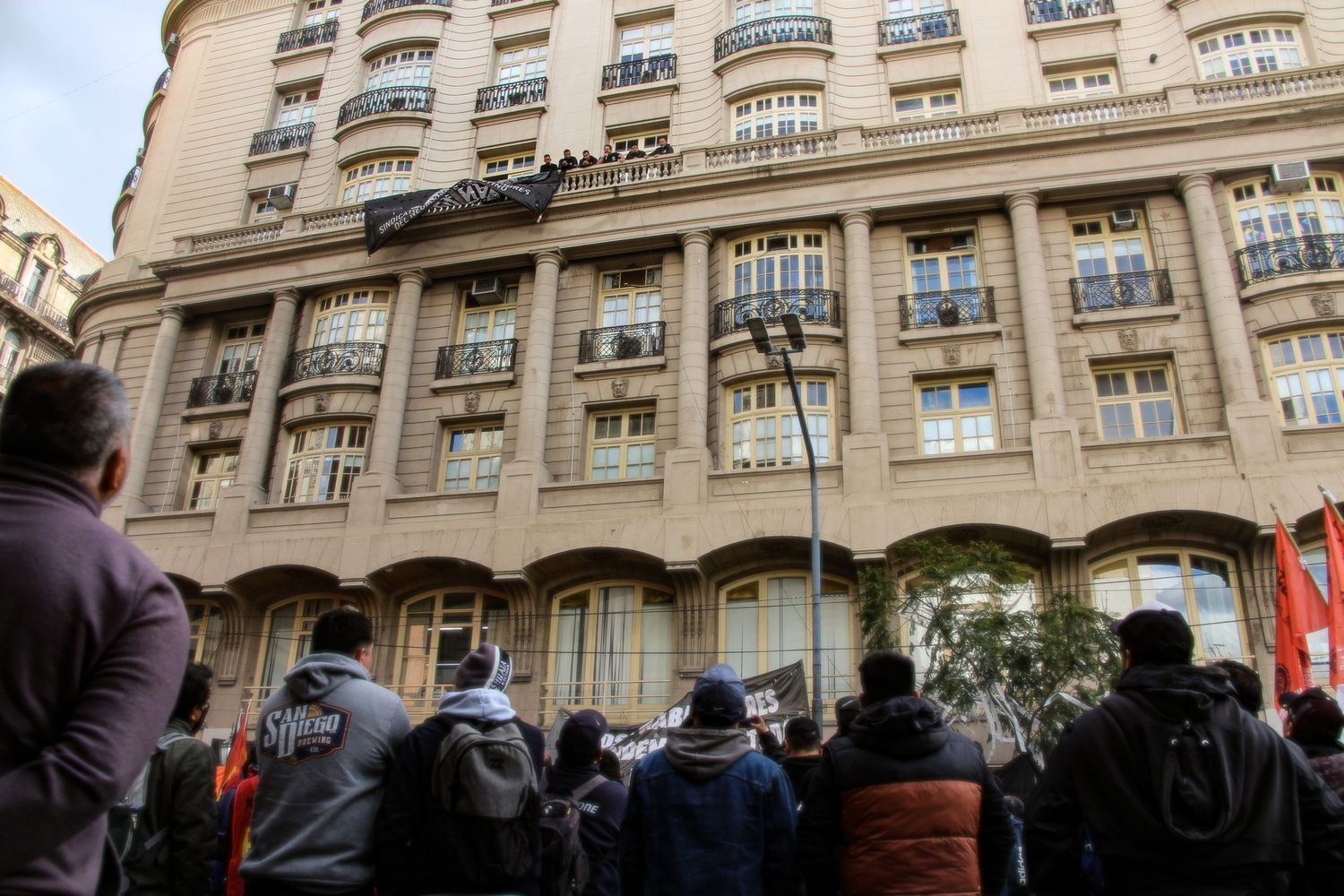 Neumáticos: Trasladan protesta desde Trabajo a las puertas de las fábricas en el conurbano