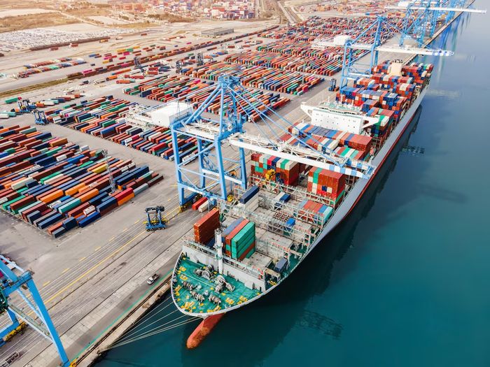 La necesidad de adaptarse a trayectos más extensos, gestionar demoras imprevistas y renegociar acuerdos contractuales empuja a los distintos actores a rediseñar sus estrategias, priorizando la resiliencia y la eficiencia operativa (Foto: Shutterstock)