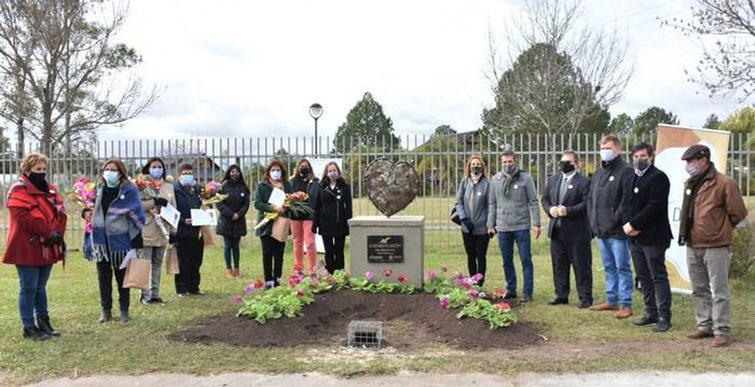 Homenaje  a La Delfina y reconocimiento  a las trabajadoras de la salud