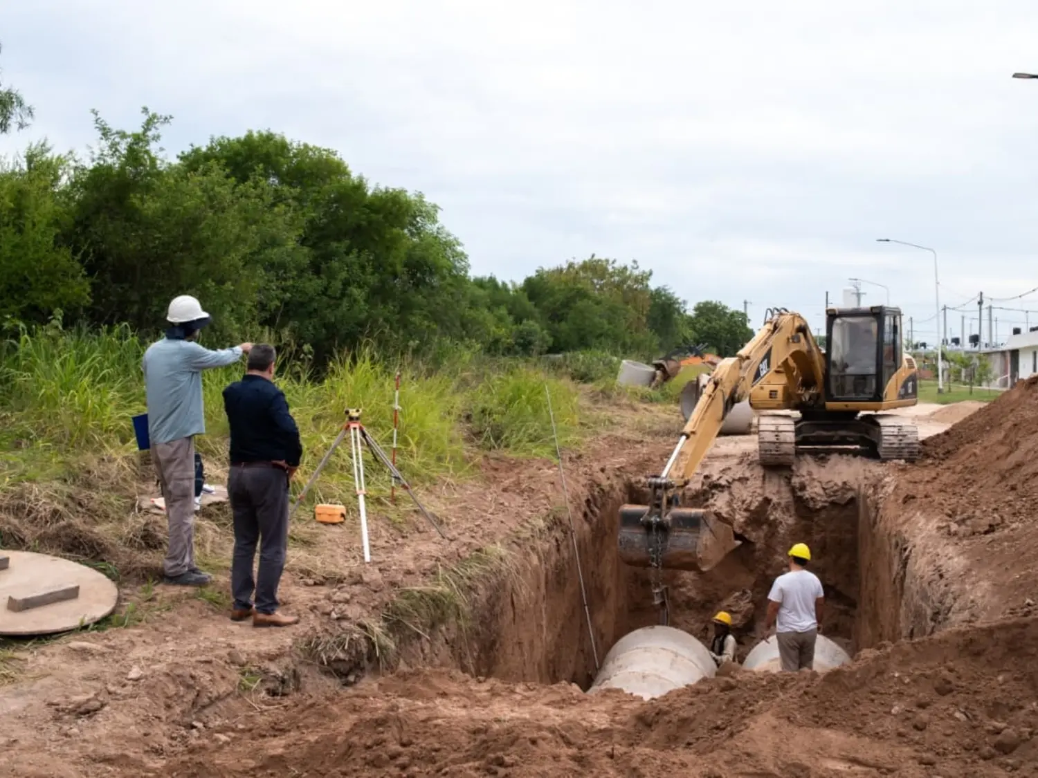 Autoridades del IAPV recorrieron obras de infraestructura en el barrio Humedales del Oeste