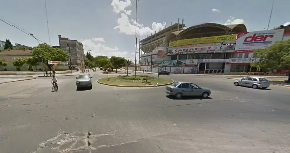 Desvío de la línea 16 en avenida Freyre y bulevar