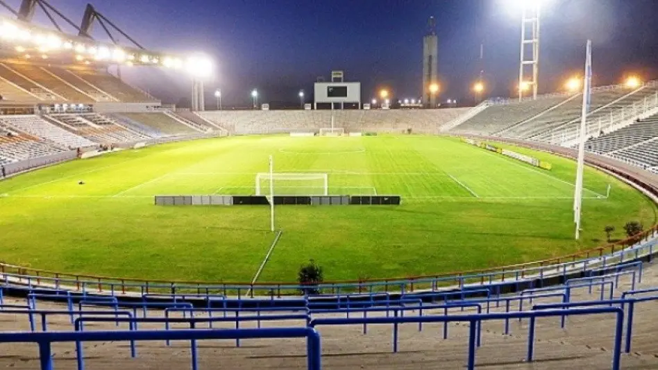 Repararon la torre de luz del Minella y los partidos volverán a jugarse de noche