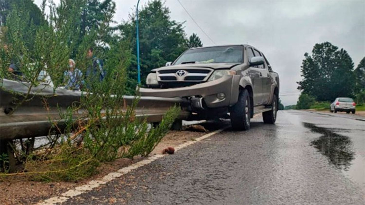 Murió un hombre tras chocar su camioneta contra un guardarrail