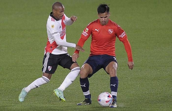 Con gol de Romero de  taco, River Plate empató ante Independiente