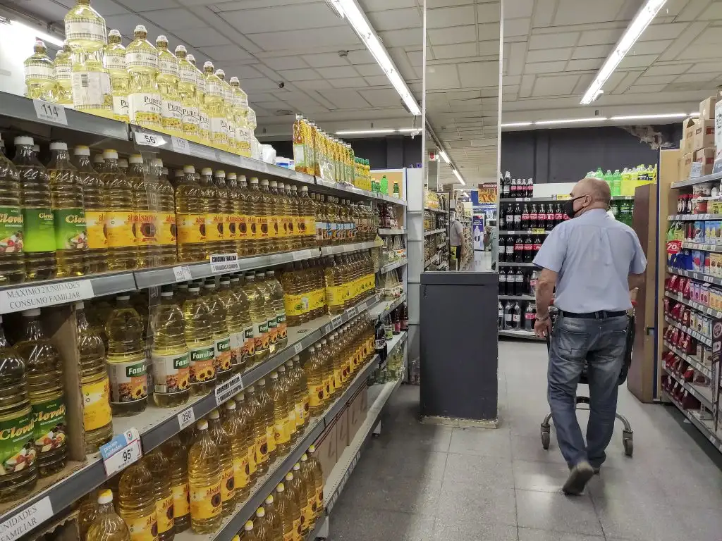 Las ventas en los supermercados bajaron durante febrero 5,8 por ciento interanual 