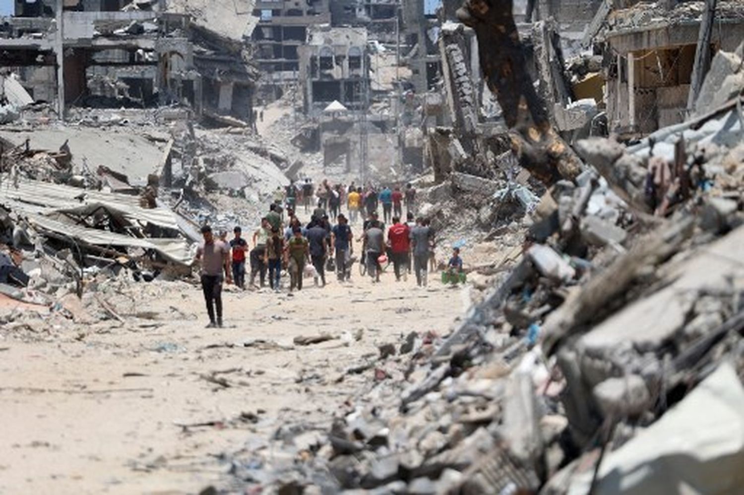 HORROR EN GAZA: hallan decenas de cuerpos en un barrio tras operación