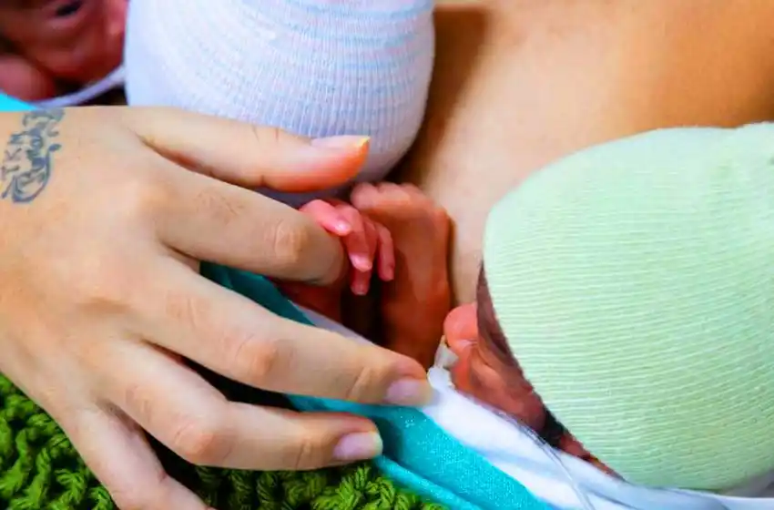 Ordenan pagar el Ingreso Familiar de Emergencia a una madre de cuatrillizos