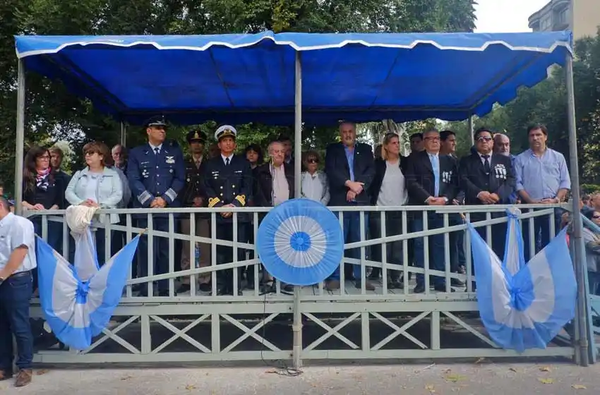 "El intendente fue la única persona que se separó del homenaje"