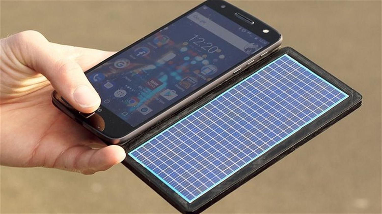 Cómo cargar el celular con el sol, una bicicleta o las manos