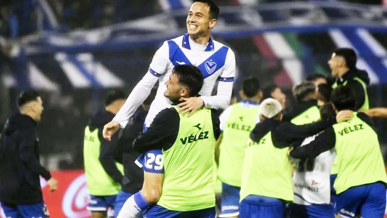 Vélez se quedó con un triunfazo ante Arsenal y respira en la lucha por la permanencia