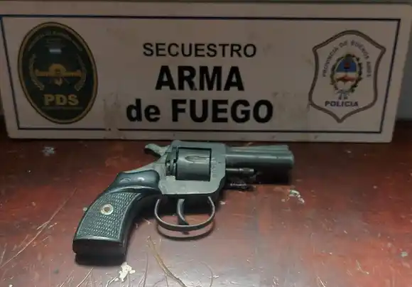 Detienen a un sujeto que transitaba armado en la zona del barrio Jorge Newbery