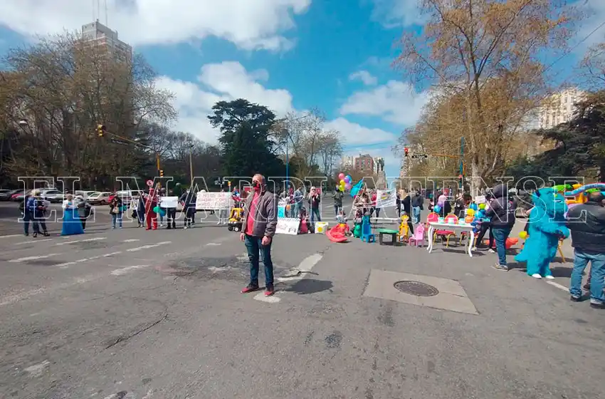 Trabajadores de salones infantiles cortaron Luro: "Podemos evitar las fiestas clandestinas"