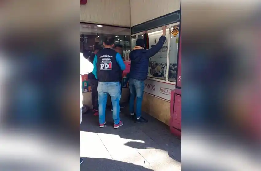 Vendían drogas en el centro y fueron detenidos