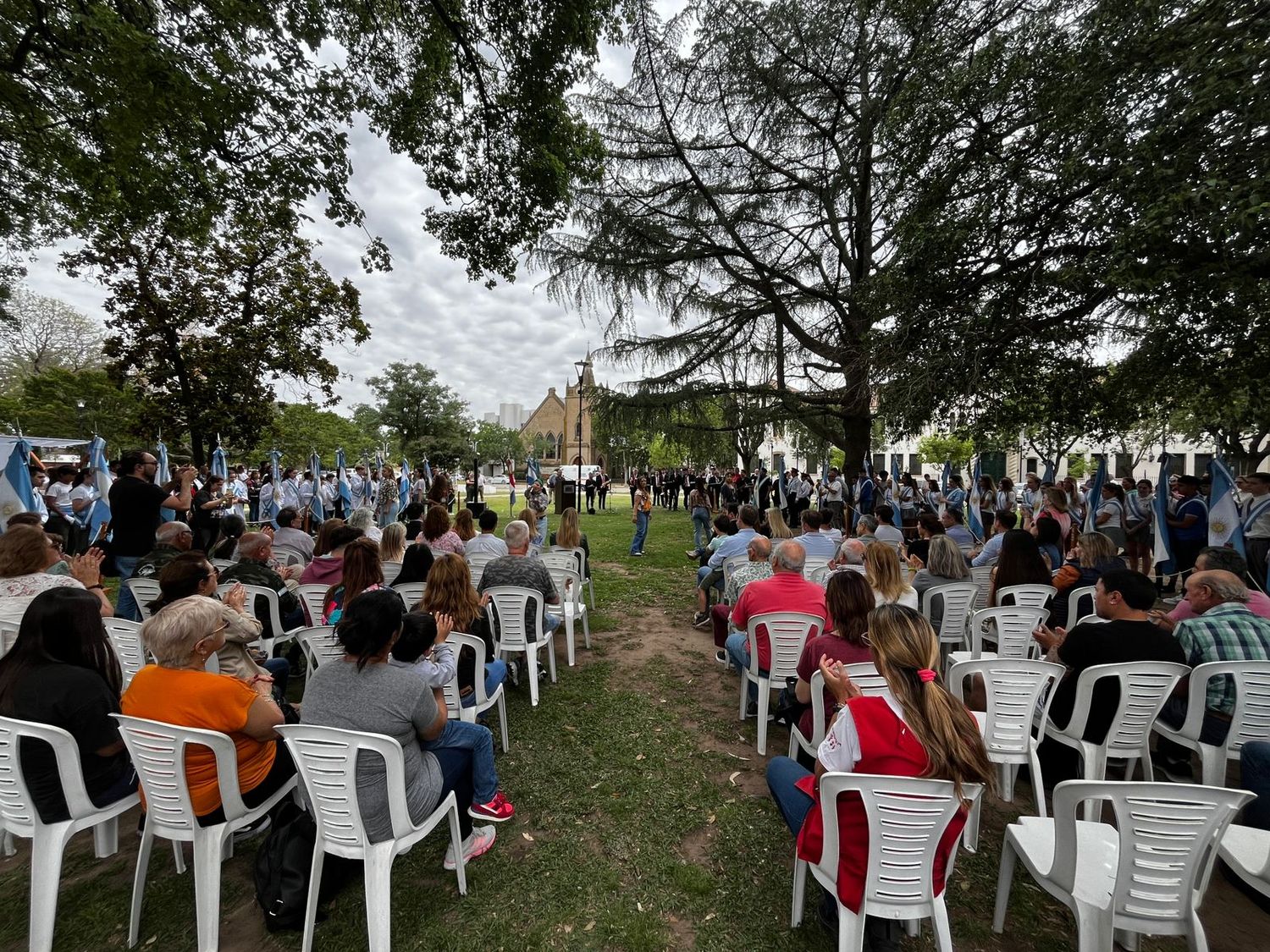 Amplia participación en el acto por el Día de la Soberanía nacional.