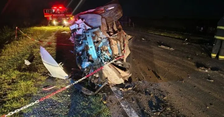 Cuatro muertos por choque entre un auto y un camión en Ruta 5