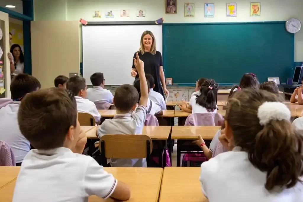 La disposición busca equiparar derechos jubilatorios para trabajadores que se desempeñan en talleres, idiomas y actividades artísticas.