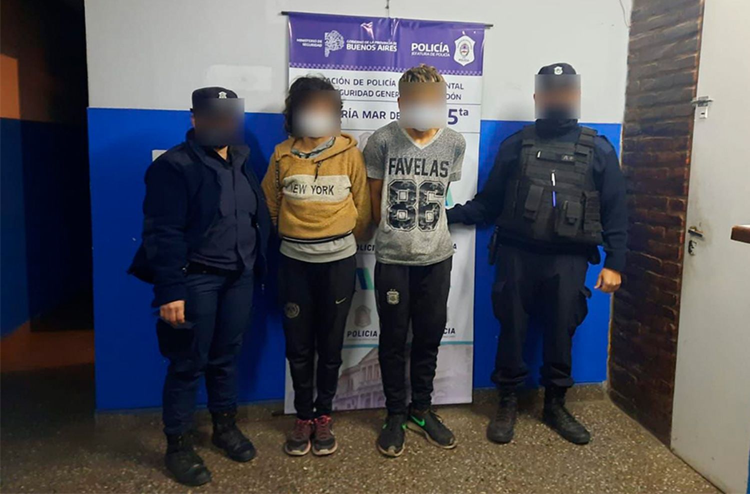 Le robaron en su casa y un vecino ayudó a identificarlos: cayó una pareja