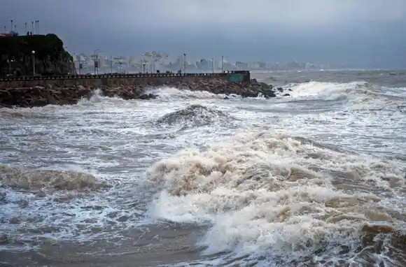 Un miércoles calcado al martes: calor, chaparrones y viento