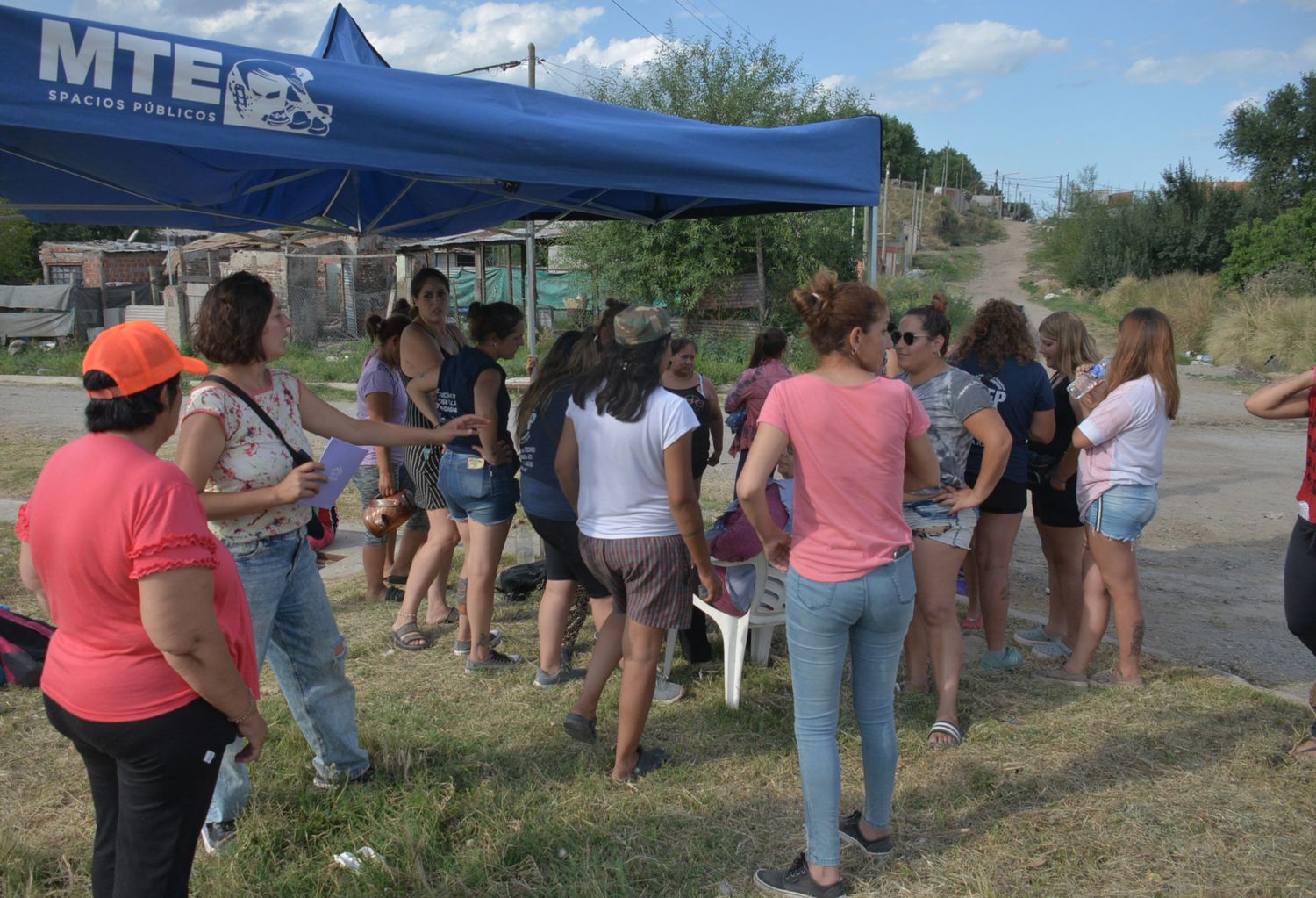 El puesto informativo y de realización de inscripciones en el barrio Movediza I, se ubicó en Salta y Alvarado.