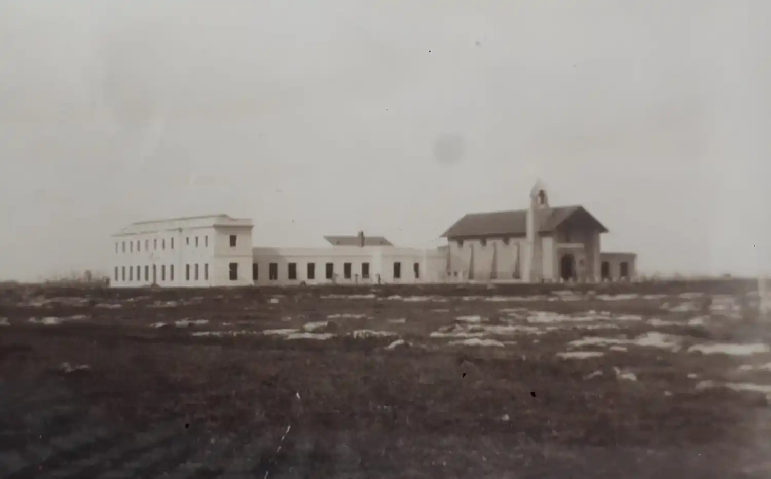 Gándara: una foto histórica del inicio de la forestación acompaña la restauración del monasterio San José