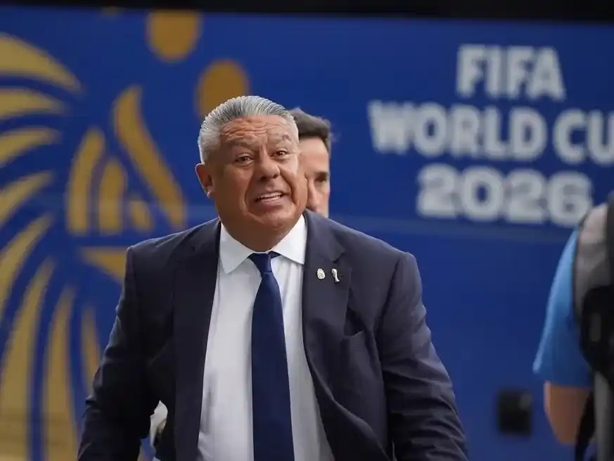 Claudio "Chiqui" Tapia en la llegada al estadio previo a Inglaterra. Foto: Fernando Nicola