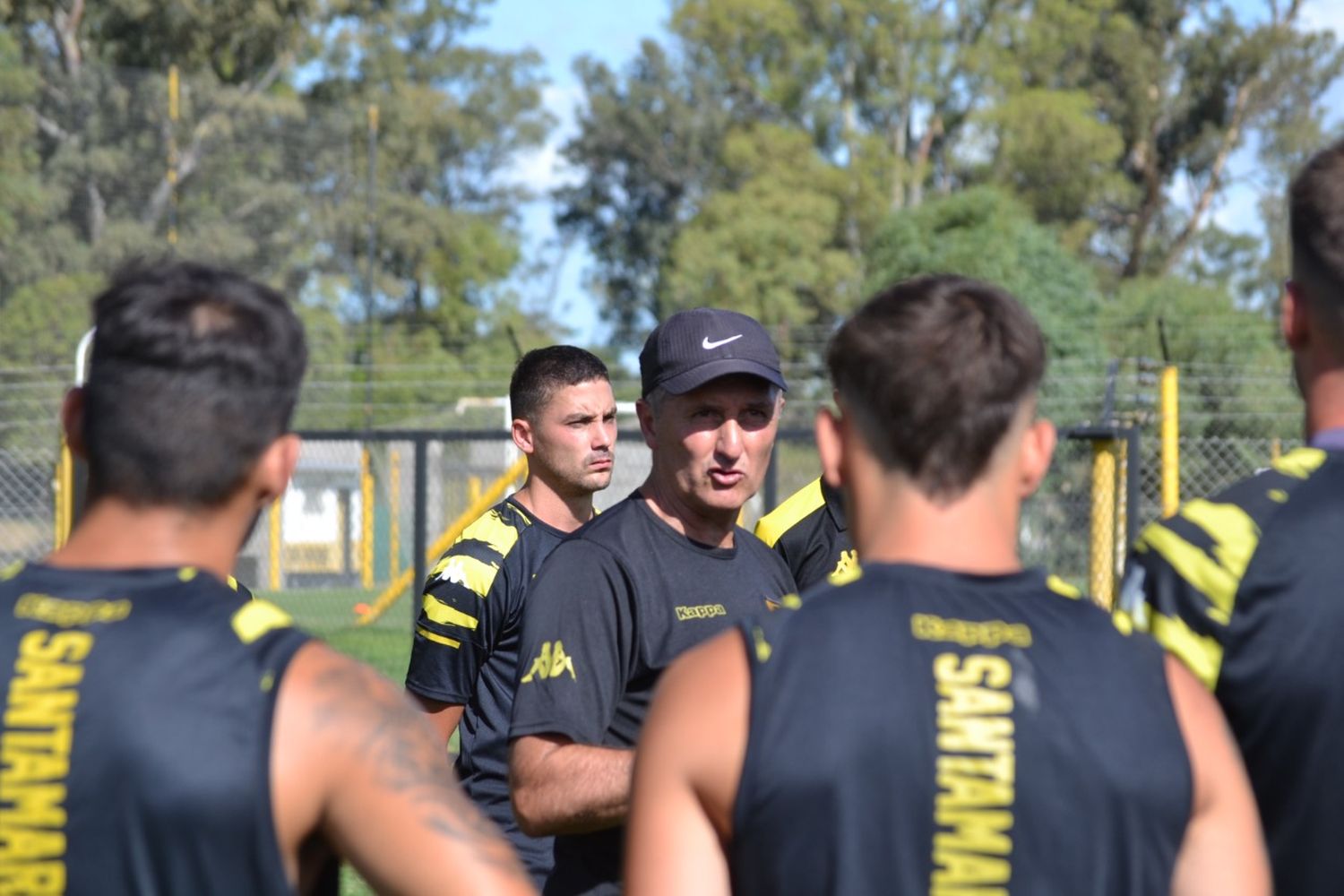 Mayor pretende otros dos refuerzos para el aurinegro. (Foto de prensa de Santamarina).