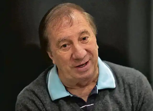 Bilardo sigue internado y su estado de salud sería grave
