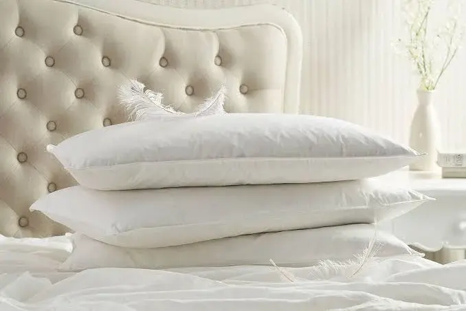 La almohada de plumas pasó de moda: el nuevo invento que es más práctico de limpiar y resistente a la transpiración