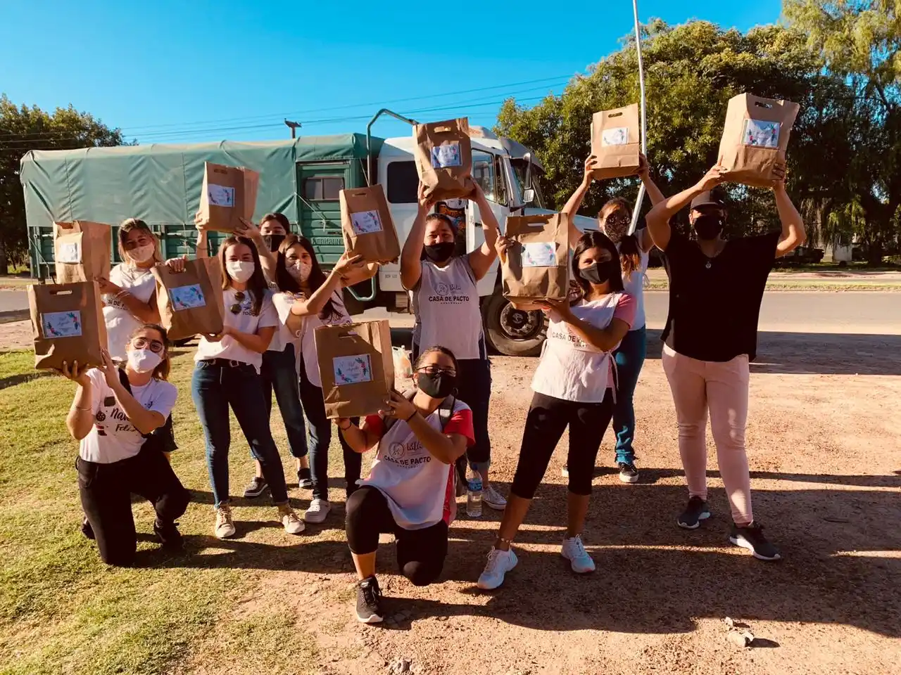 Red Ayuda repartió sus "bolsitas"