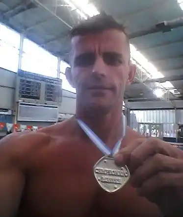 Roberto Balla fue  subcampeón en los 100 metros pecho