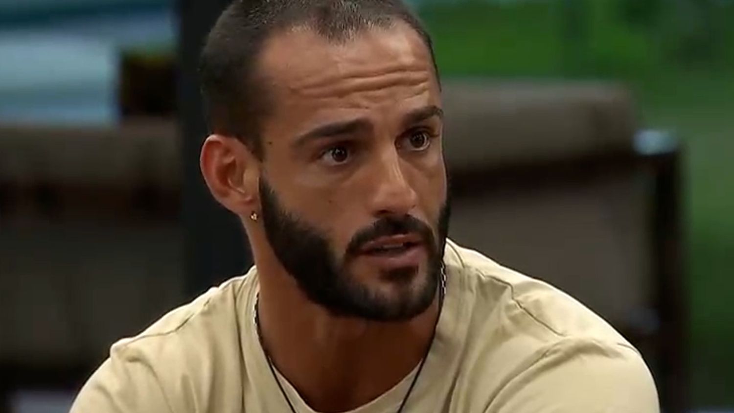 Maxi habría sido internado tras ingerir una gran cantidad de pastillas