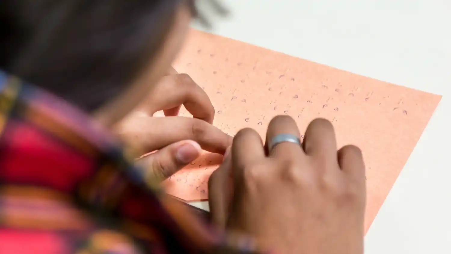 El Concejo reconoce a un santafesino por transcribir de partituras al Braille