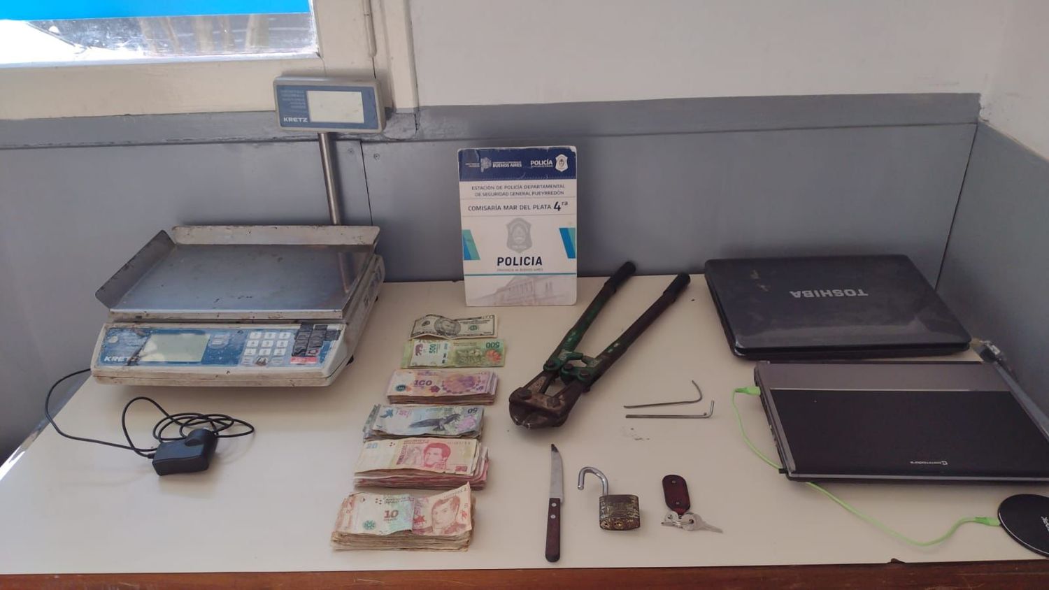 Quedó detenido tras romper un local y robarlo