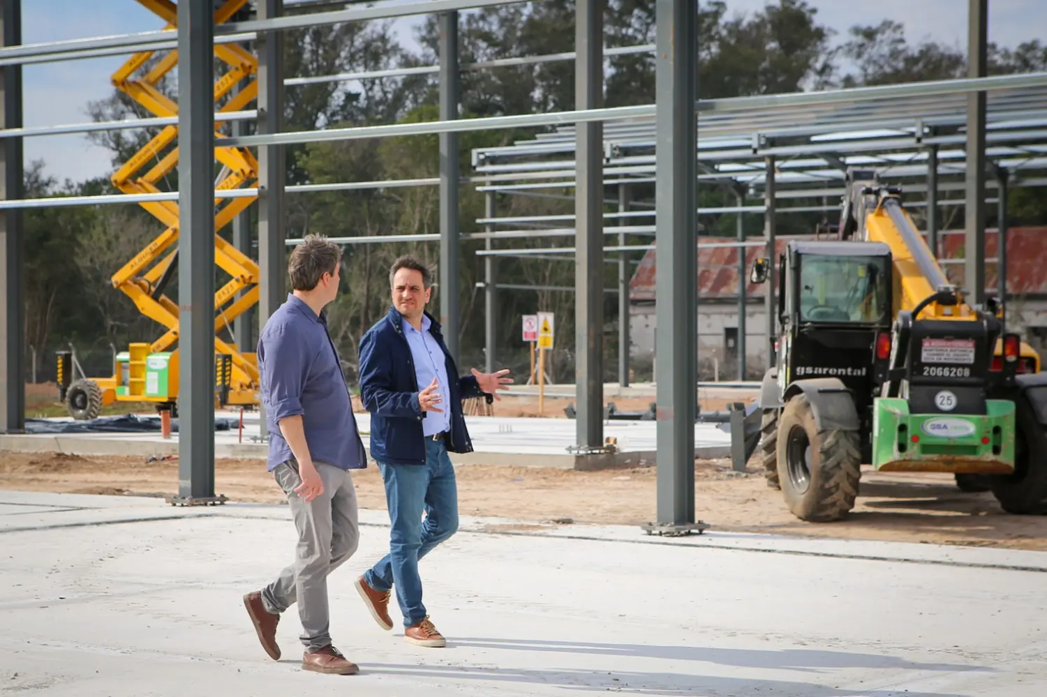 Cabandié recorrió las obras del Centro Ambiental Laudato Sí en Luján.