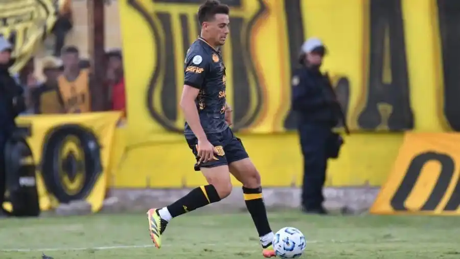 Kabalín viene de jugar en Mitre de Santiago del Estero.