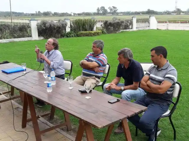 Gualeguay: convocan a protestar ante la quita de subsidios al turf