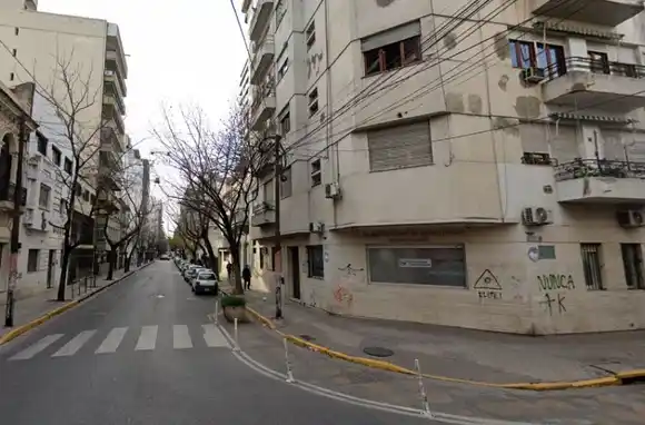 Cuatro personas fueron demoradas por manipular un arma en pleno microcentro