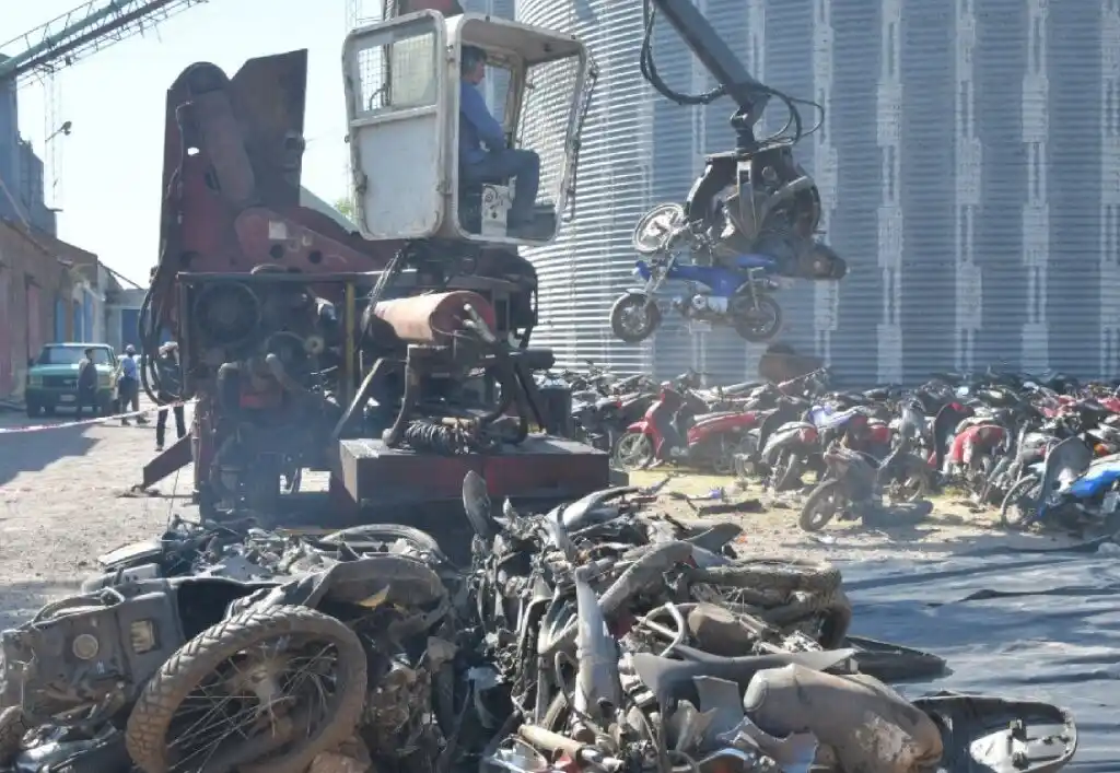 Nueva compactación de vehículos incautados en operativos de tránsito