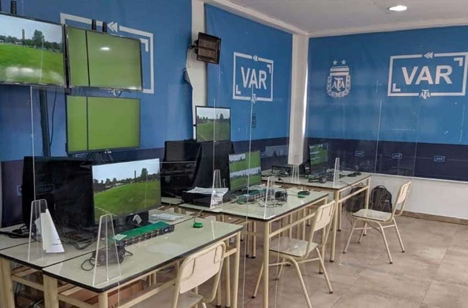 Llega la tecnología al fútbol: están los árbitros principales y las autoridades del VAR para la fecha 8