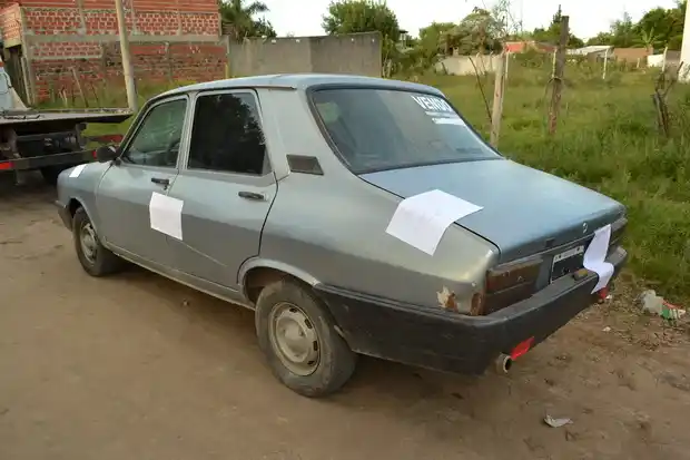 Robaron una mochila de una casa, pero alcanzaron a verlos: los detuvieron