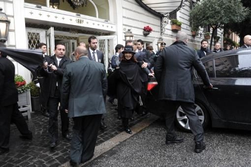 Cristina pidió al papa que colabore para lograr el "diálogo por las Malvinas"