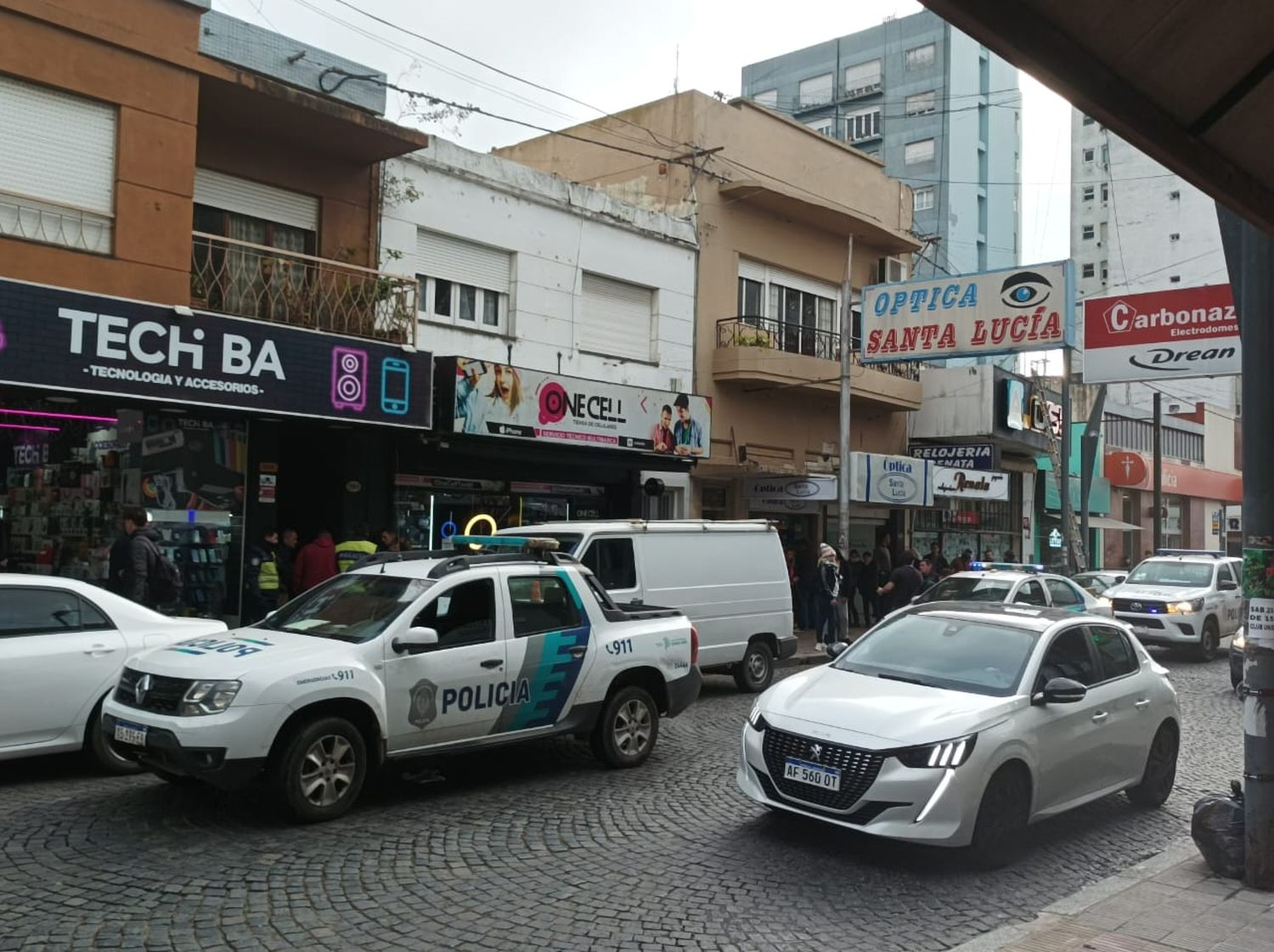 El miércoles por la tarde, en pleno centro, el despliegue policial ante un robo calificado que terminó con una persona detenida.