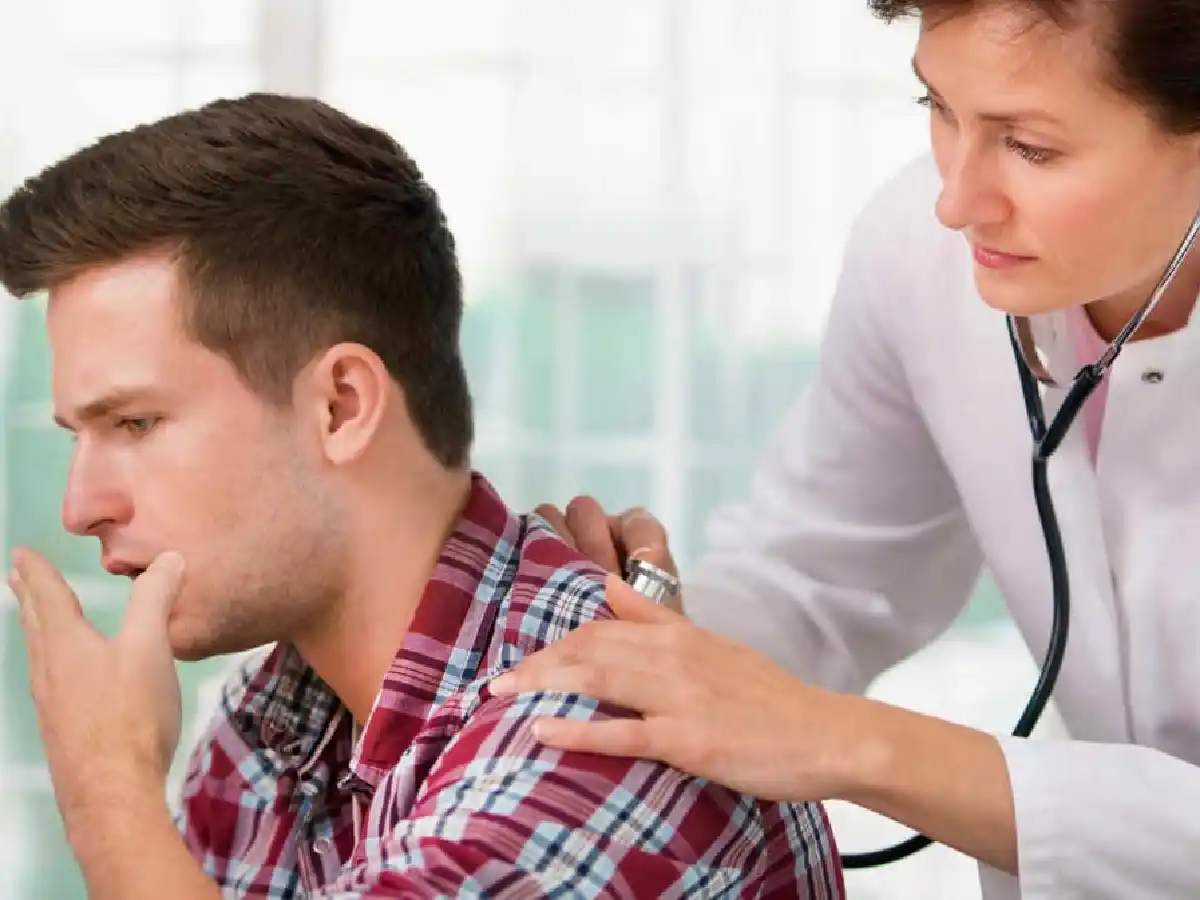 La tuberculosis "se cura en la mayoría de los casos" y "bien tratada no contagia"