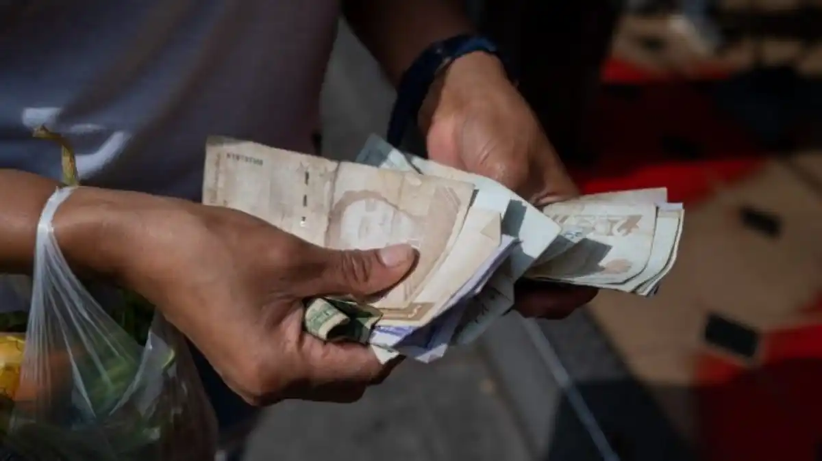 Trabajadores venezolanos sobreviven con menos de 10 dólares mensuales, y aspiran a más de $1.000