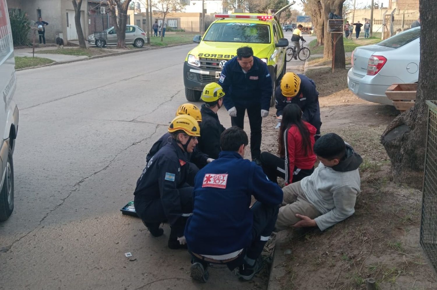 Los tripulantes transportaban una tarima al momento del siniestro. Crédito: Bomberos de Venado Tuerto.