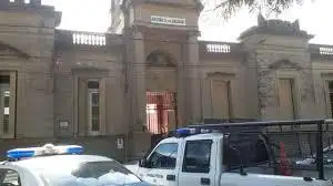 Un joven fue acuchillado en la calle y se encuentra en grave estado
