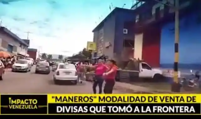 En las calles y avenida se observan a personas con fajos de efectivos para el cambio de divisas. 